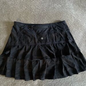 Lululemon skirt size medium 6 tall